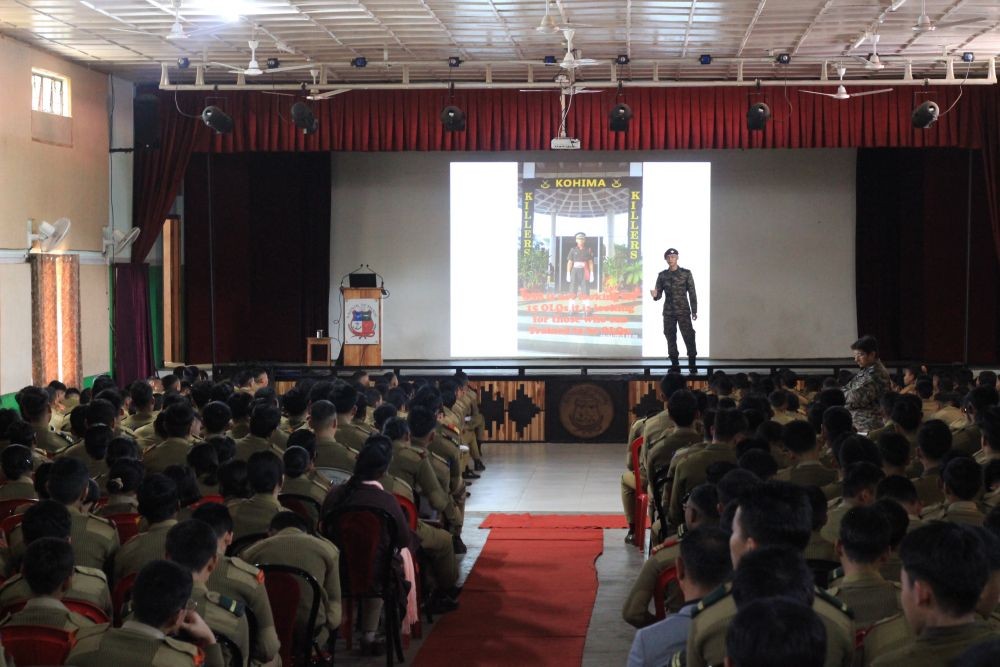 Lieutenant Tapi Moda, an alumnus of SSP delivering a lecture.